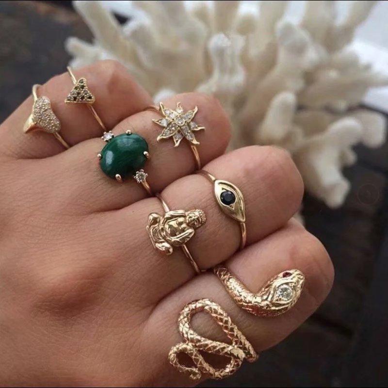 Multi-Piece Diamonds Exaggerated Emerald Snake-Shaped Joint Ring 7-Piece Set