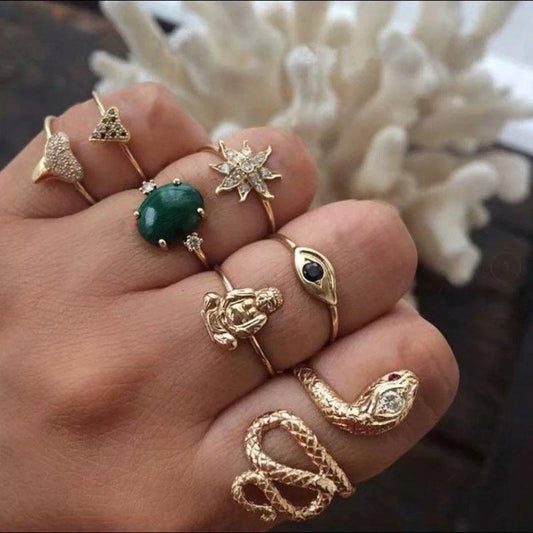 Multi-Piece Diamonds Exaggerated Emerald Snake-Shaped Joint Ring 7-Piece Set